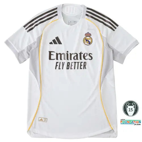 camisa real madrid 2025, versão jogador real madrid, uniforme titular madrid, camisa slim fit madrid, futebol espanhol, la liga 2025/26, camisa branca real madrid, escudo bordado madrid, camisa elite real madrid, santiago bernabéu

