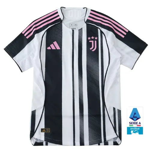 camisa juventus 2025, juventus versão jogador, camisa titular juventus, uniforme juventus 2025/26, camisa bianconera, futebol italiano, serie a, juventus fc, camisa masculina juventus, juventus primeira linha

