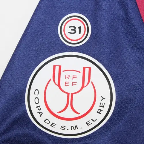 camisa barcelona copa do rei, barcelona 2025 final, patch copa do rei, escudo bordado barcelona, camisa azul grená barça, manto torcedor barcelona