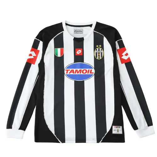 camisa retrô juventus, juventus 2002, camisa juventus 2002/03, camisa manga longa juventus, camisa titular juventus, escudo bordado juventus, uniforme retrô juventus, camisa histórica juventus, serie a, camisa gola polo juventus

