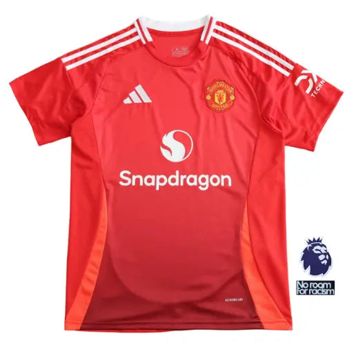 camisa manchester united 2024, camisa torcedor united, uniforme principal manchester, escudo red devils, camisa vermelha united, futebol inglês

