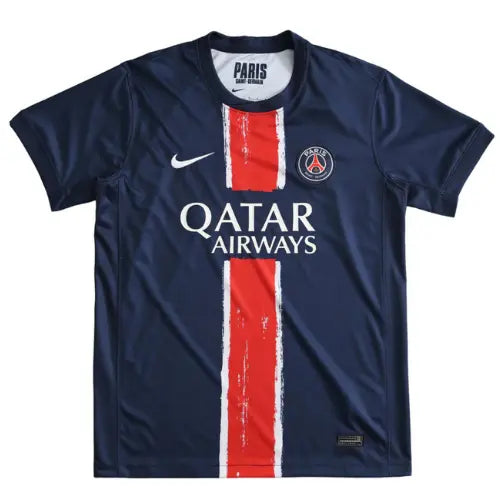 camisa psg 2024, uniforme principal paris saint-germain, camisa azul psg, escudo psg, camisa torcedor paris, futebol francês

