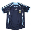 Camisa retrô Argentina 2006 azul, uniforme reserva da seleção, escudo bordado, estilo Copa do Mundo, modelo clássico retrô Argentina, camisa azul albiceleste para colecionador, camisa antiga da Argentina 2006

