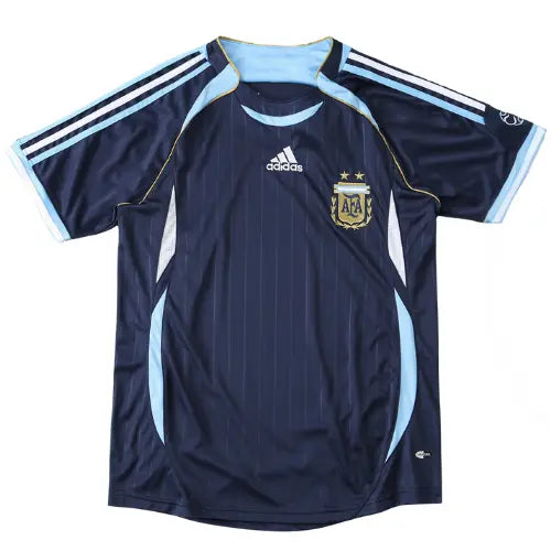 Camisa retrô Argentina 2006 azul, uniforme reserva da seleção, escudo bordado, estilo Copa do Mundo, modelo clássico retrô Argentina, camisa azul albiceleste para colecionador, camisa antiga da Argentina 2006

