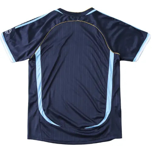 Camisa retrô Argentina 2006 azul, uniforme reserva da seleção, escudo bordado, estilo Copa do Mundo, modelo clássico retrô Argentina, camisa azul albiceleste para colecionador, camisa antiga da Argentina 2006

