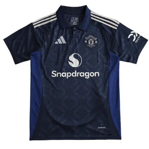 camisa manchester united 2024, camisa torcedor united, uniforme reserva manchester, escudo red devils, camisa alternativa united, futebol inglês