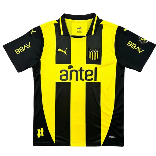 camisa peñarol 2025, camisa aurinegra, escudo bordado peñarol, uniforme torcedor uruguaio, manto peñarol listrado, futebol sul-americano