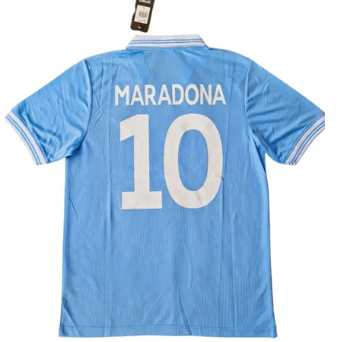 camisa napoli retrô 1985, uniforme da era maradona, manto clássico azul celeste, futebol italiano, versão torcedor, peça histórica

