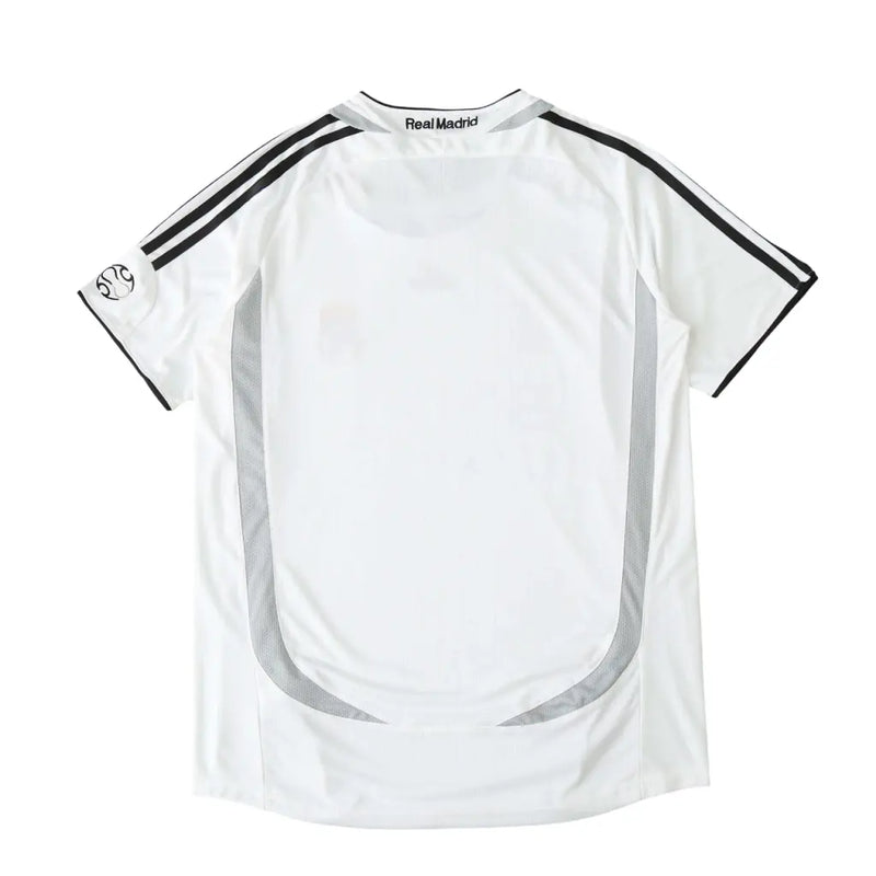 camisa retrô real madrid 2006, uniforme titular 2006/07, futebol espanhol, manto histórico galácticos, branco clássico, torcedor e colecionador

