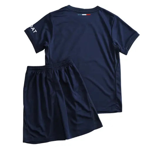 camisa infantil psg 2025, kit torcedor paris saint-germain, uniforme azul psg kids, escudo psg bordado, futebol francês infantil, calção psg 2025